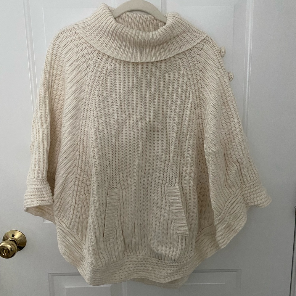 Cream poncho vey comfy